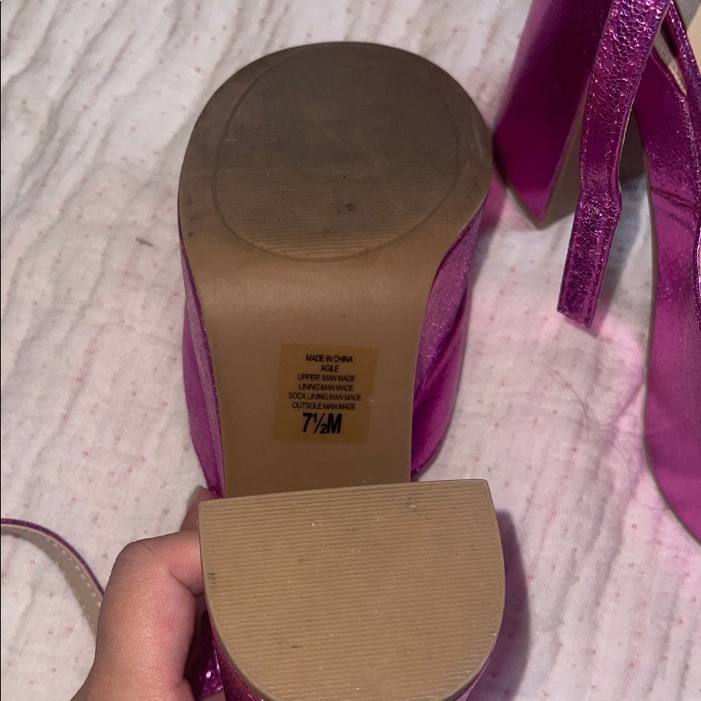 Soda Metallic Fuchsia Platform Slingback Sandals - Picture 3 of 4